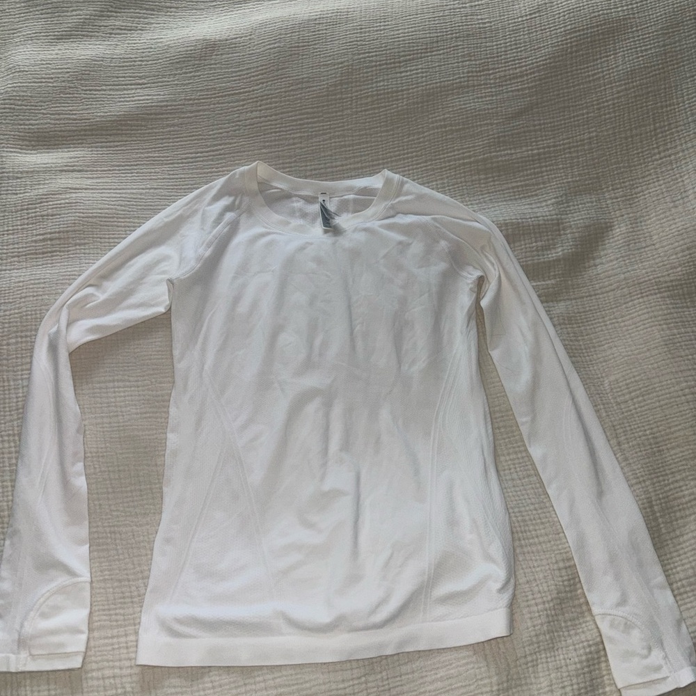 ATHLETA like new white fly tech long sleeve